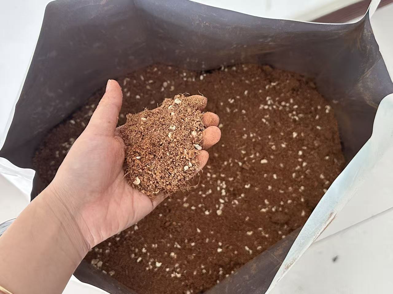 可生物降解吸油颗粒